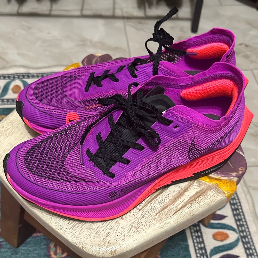 Nike ZoomX Vaporfly Next% 2
Hyper Violet Flash Crimson - 8